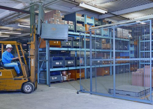 Tunnel door with no obstructions for forklift traffic